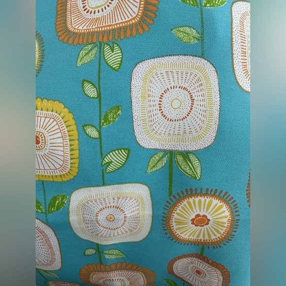 Vintage Floral Patterned Fabric - Picture 2 of 3